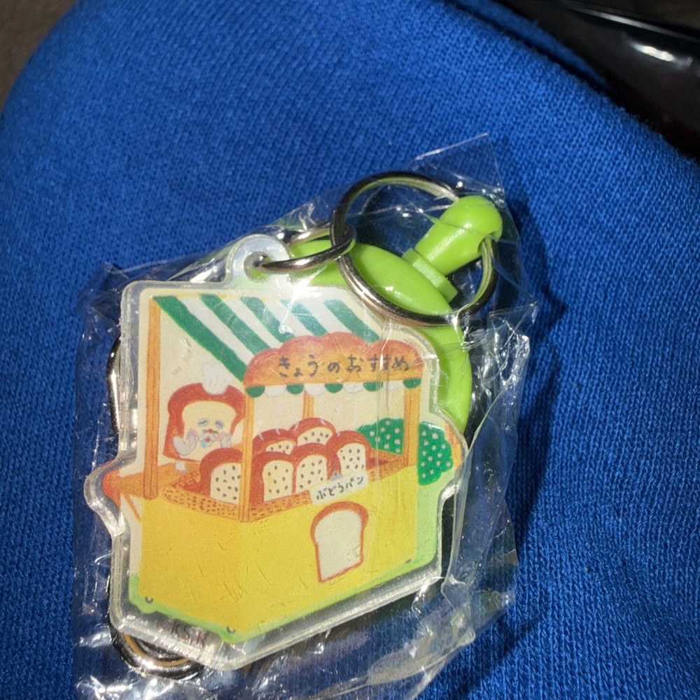 "Bread Thief" (or Pan Dorobo) stand from Japan
 Keychain